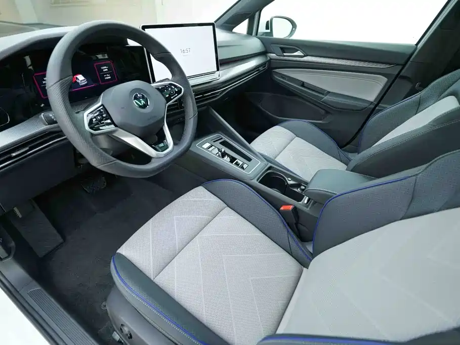 Volkswagen Golf 2025 2025 Facelift 300TSI R-Line
