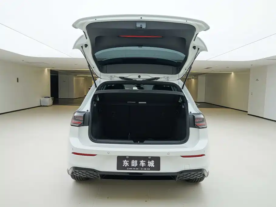Volkswagen Golf 2025 2025 Facelift 300TSI R-Line