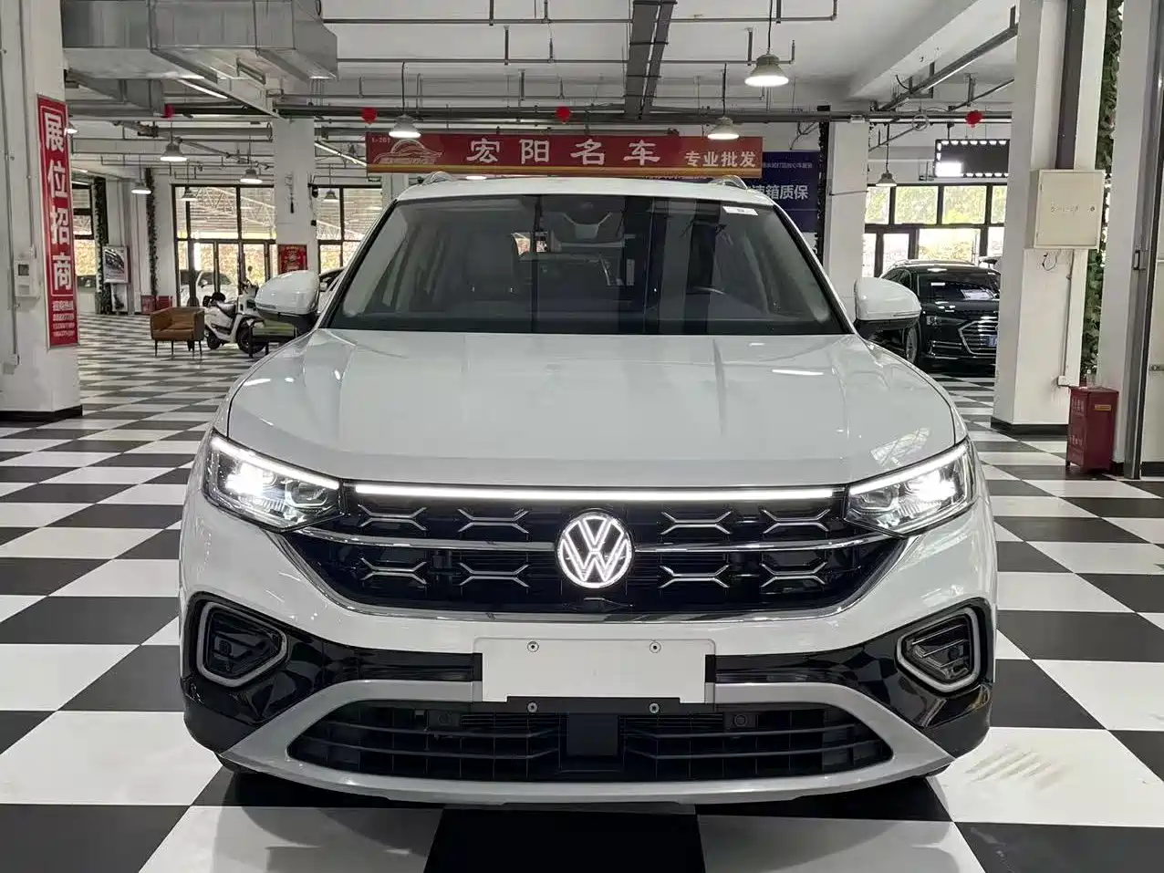Volkswagen Tayron 2023 280TSI 2WD Luxury Plus Advanced Edition фото 2