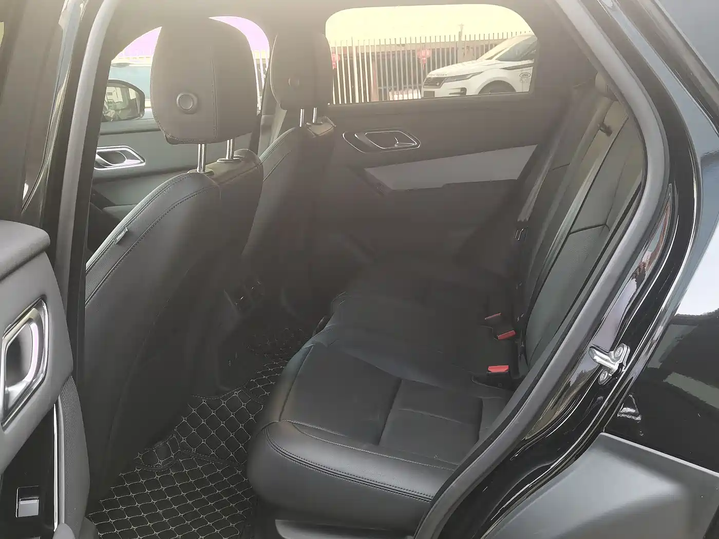 Land Rover Range Rover Velar 2025 S фото 9
