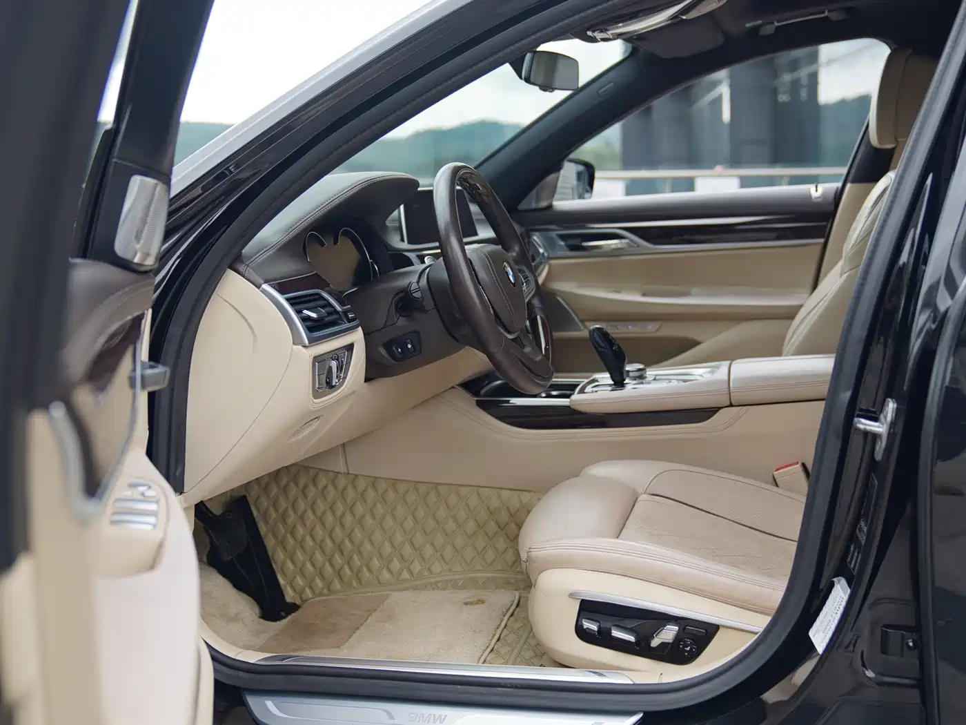 BMW 7 Series 2016 740Li Premium фото 4