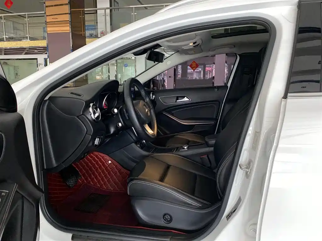 Mercedes-Benz GLA 2017 GLA 200 Dynamic фото 14