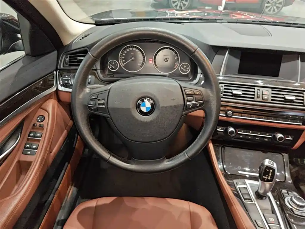 BMW 5 Series 2014 525Li Leading фото 11