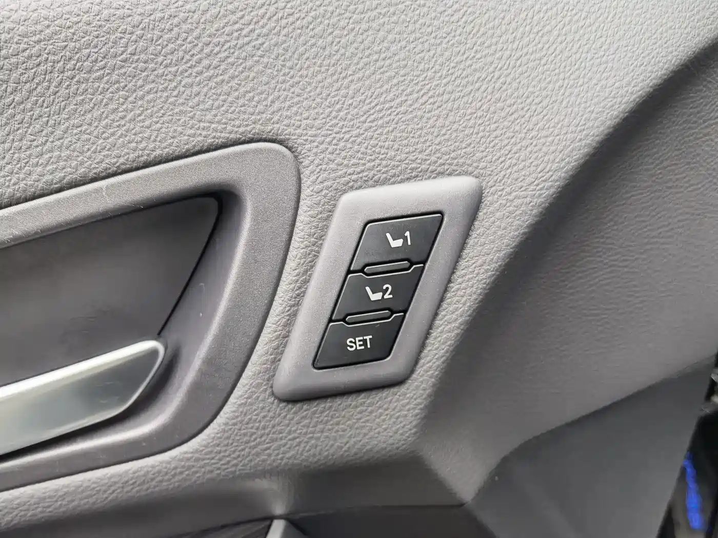 Toyota Sienna 2021 2.5L Hybrid Platinum Edition фото 19