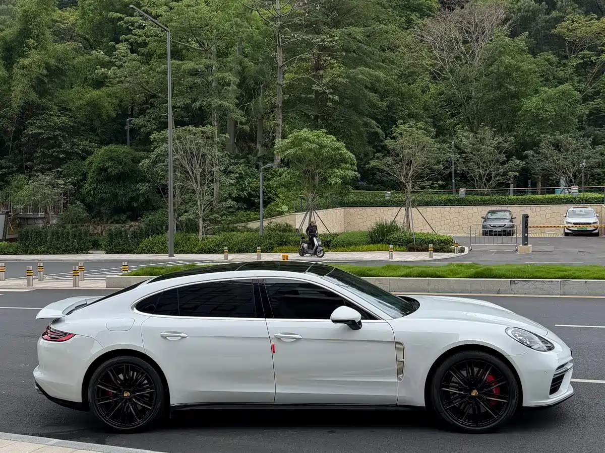 Porsche Panamera 2017 Panamera Turbo Executive Long Wheelbase 4.0T фото 3