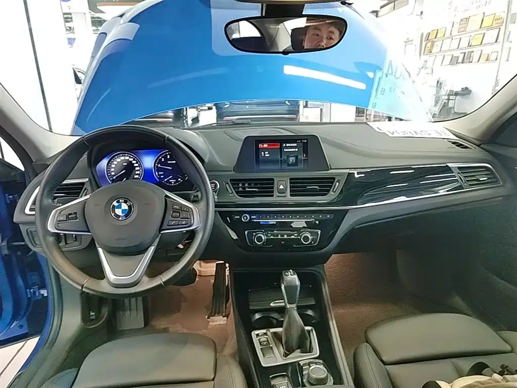 BMW 1 Series 2018 118i Sport Edition фото 10