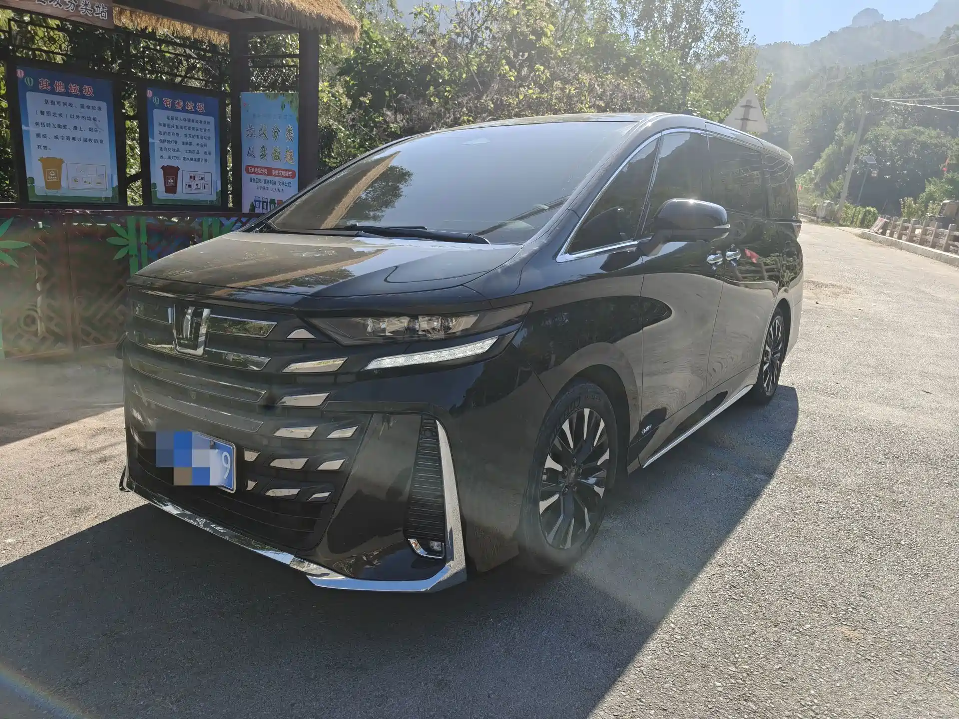 Фото 1 - Toyota Vellfire