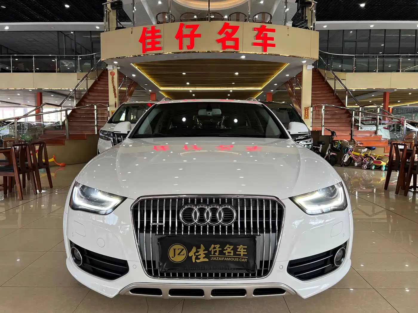 Фото 2 - Audi A4 (Import)