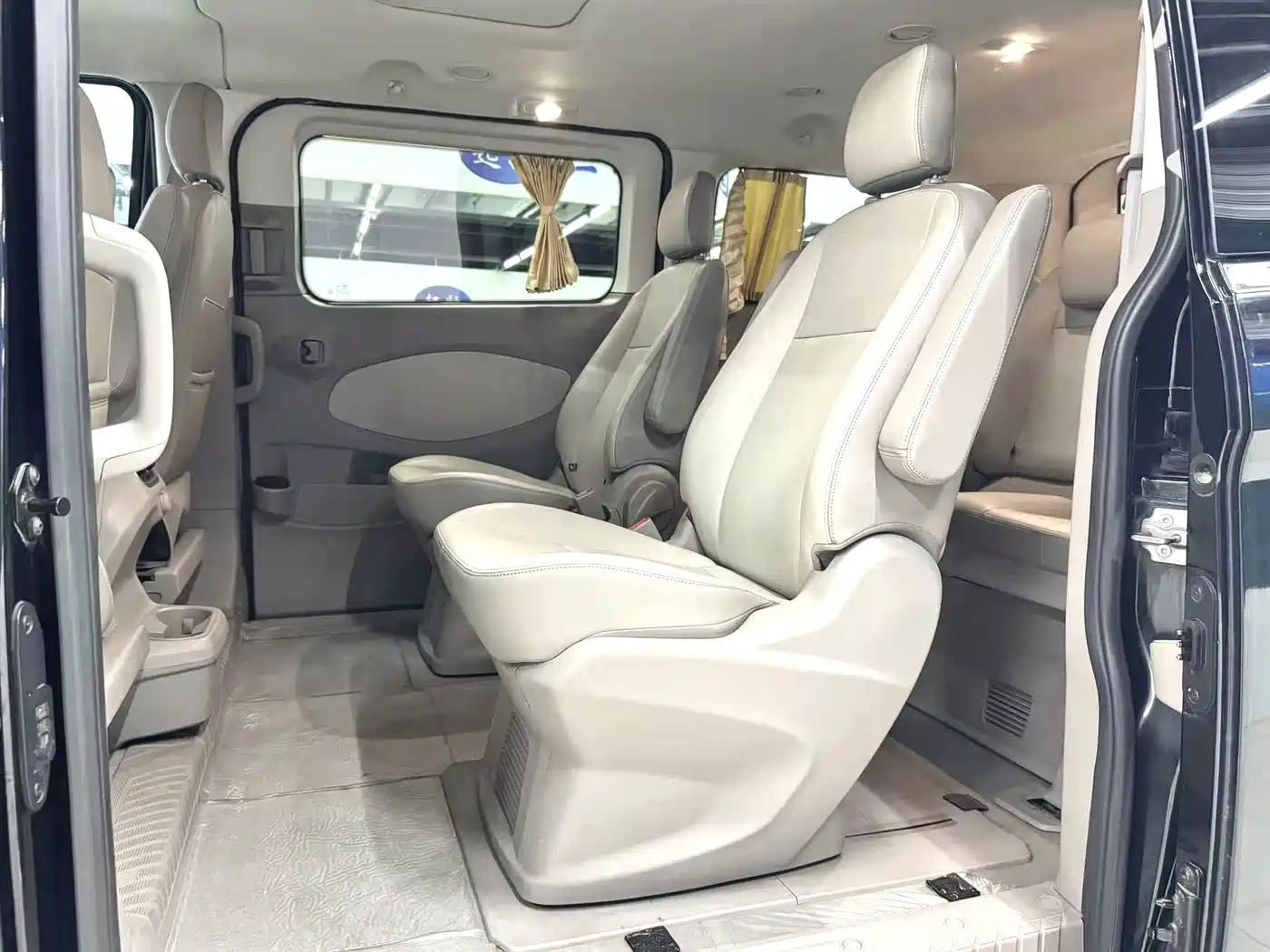 Ford Tourneo 2018 2017 2.0T Automatic Smart Elite Edition