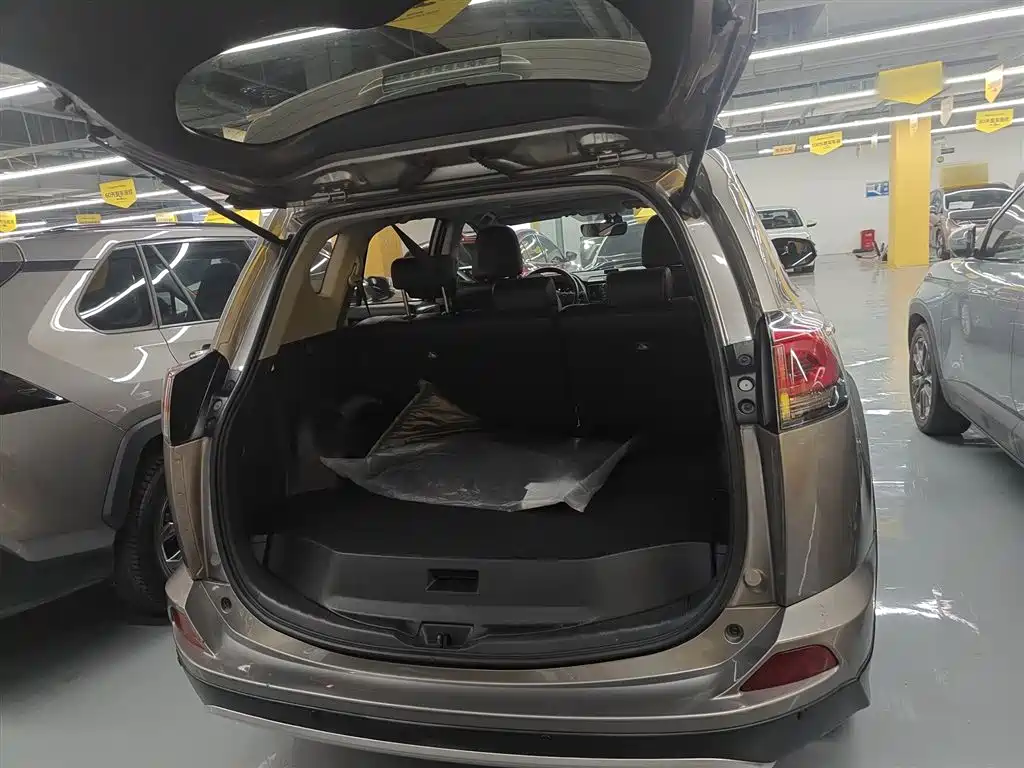 Toyota RAV4 Rongfang 2016 2.0L CVT 2WD Smart (China V) фото 15