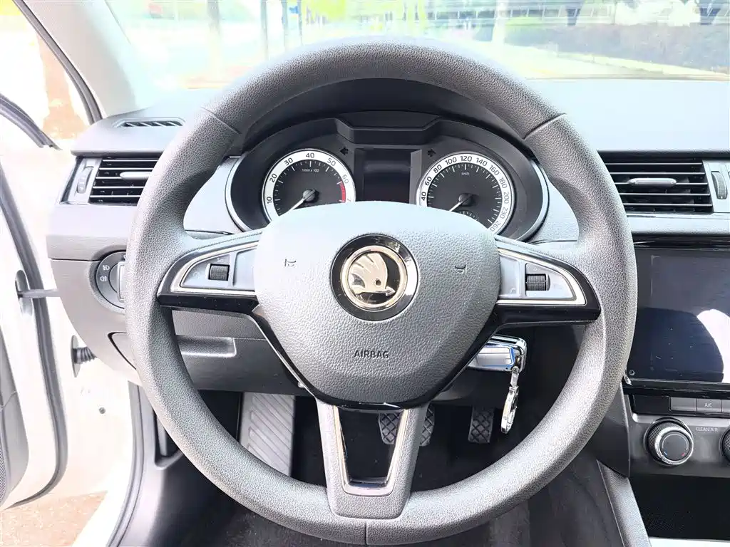 Škoda Octavia 2022 1.5L Automatic Comfort Edition фото 17