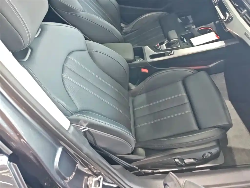 Audi A4L 2020 40 TFSI quattro Luxury Dynamic фото 25