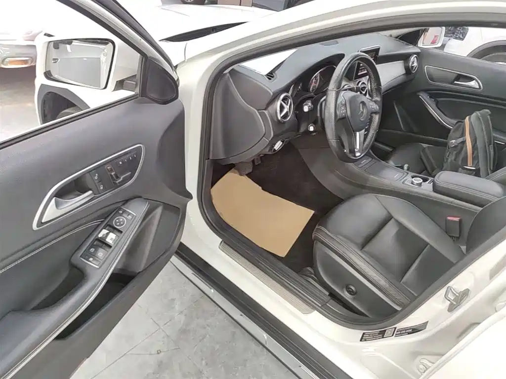 Mercedes-Benz GLA 2015 GLA 200 Dynamic фото 16