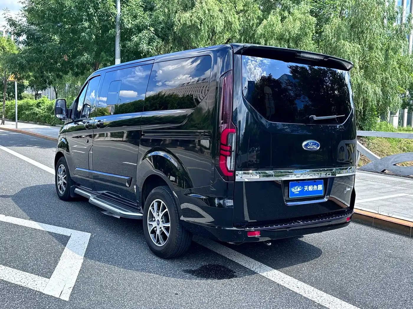 Ford Tourneo 2023 2023 Model 2.0T Auto Premium Edition