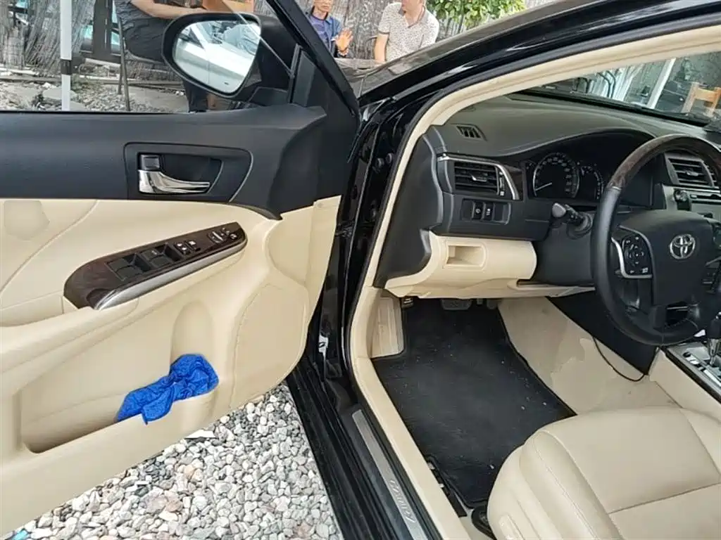 Toyota Camry 2015 2.5G Luxury Navigation Edition фото 15