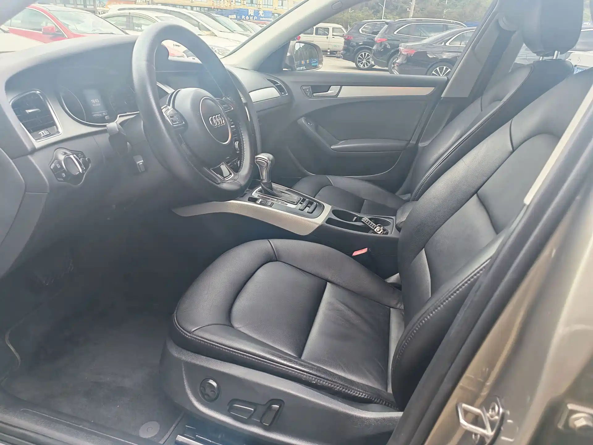 Фото 4 - Audi A4L