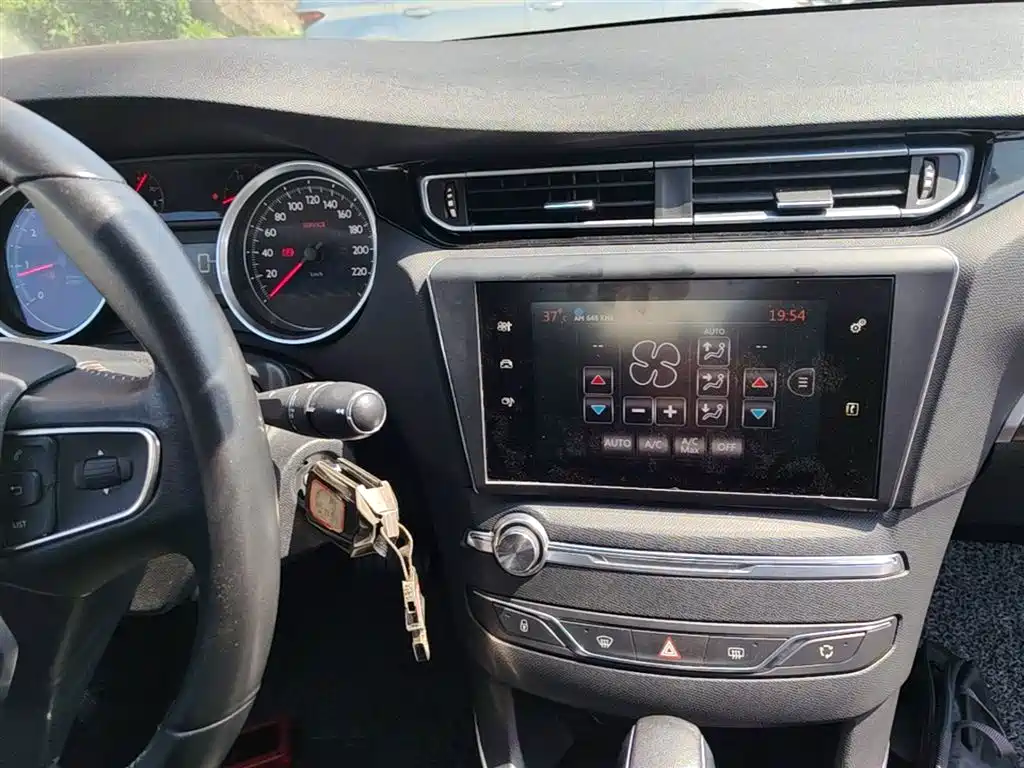 Peugeot 408 2015 Model 1.2T Automatic Luxury Edition фото 13