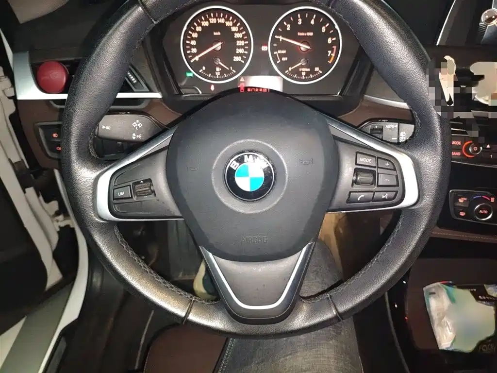 BMW X1 2016 sDrive20Li Luxury Model фото 3