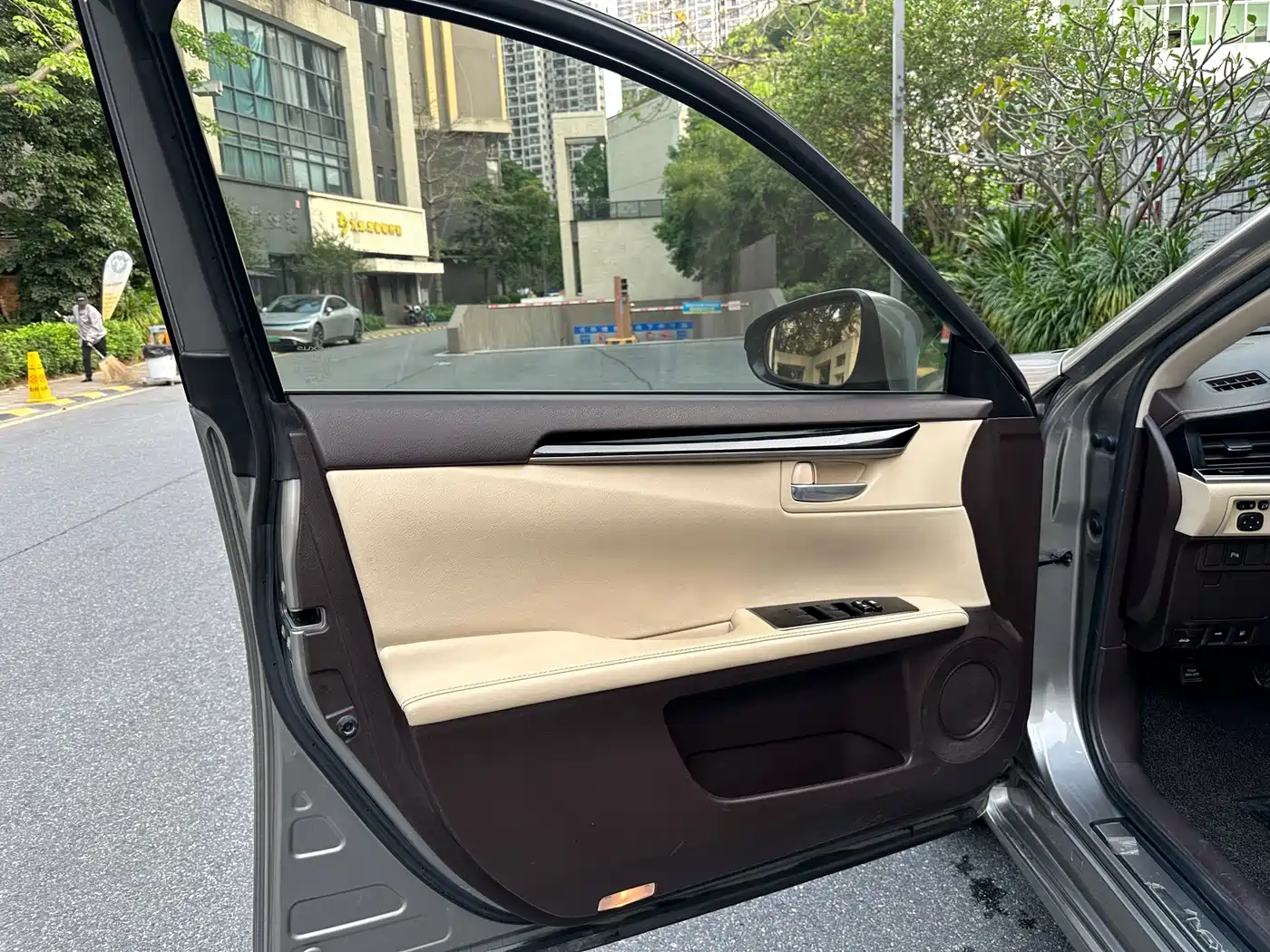 Lexus ES 2015 200 Elite Edition фото 12