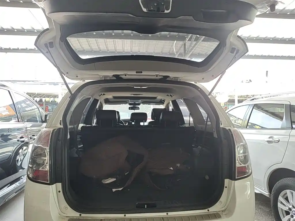 Chevrolet Captiva 2014 2.4L 2WD Urban 7-seater фото 19
