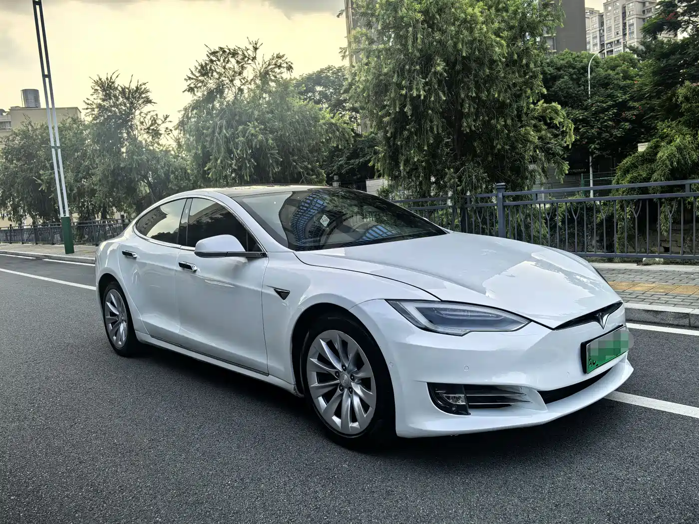 TESLA MODEL S