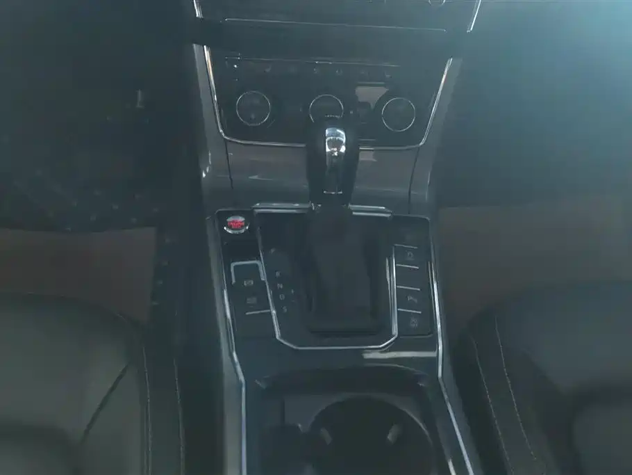 Volkswagen Passat 2017 330TSI DSG Prestige фото 16