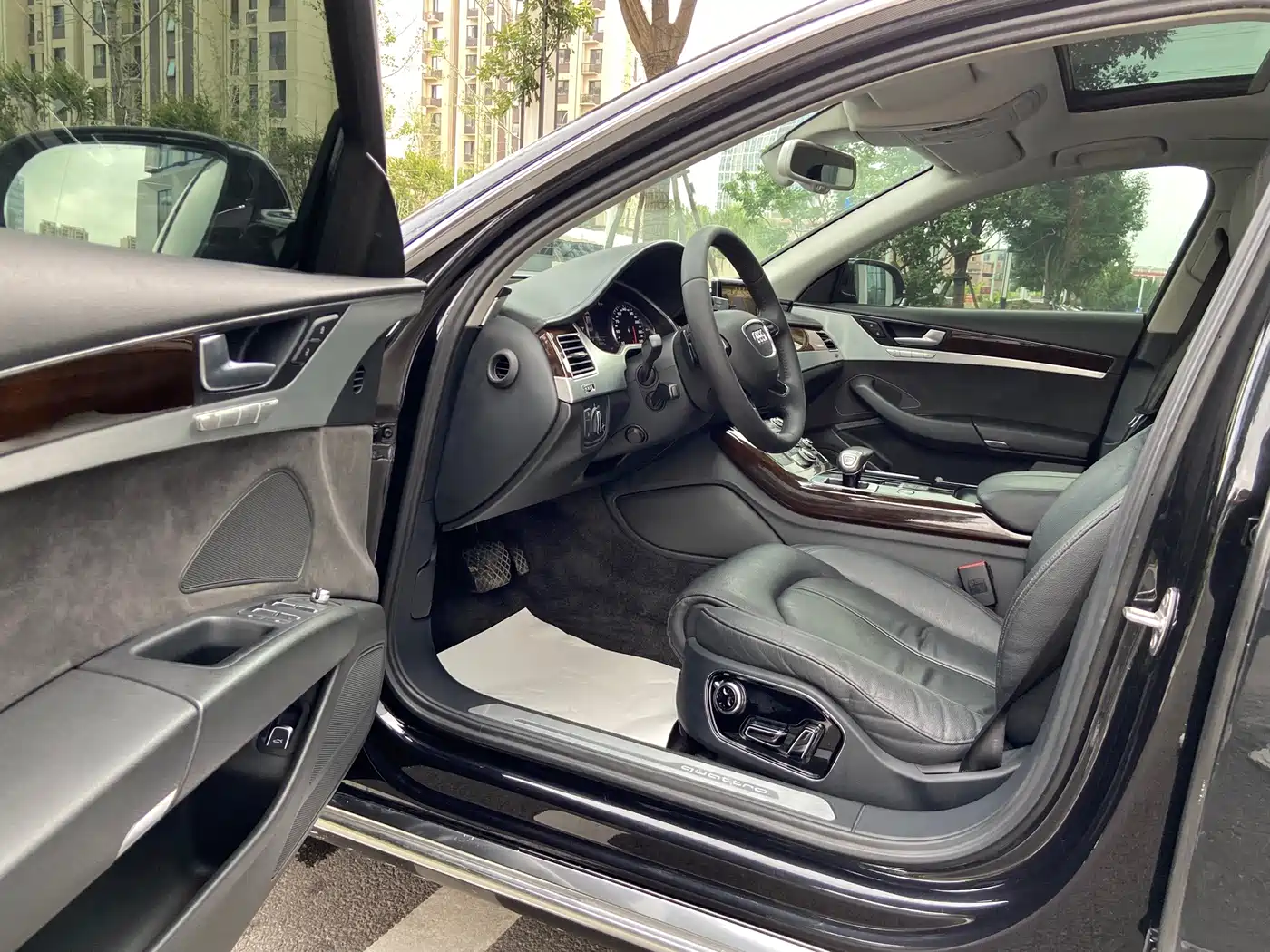 Photo 9 - Audi A8
