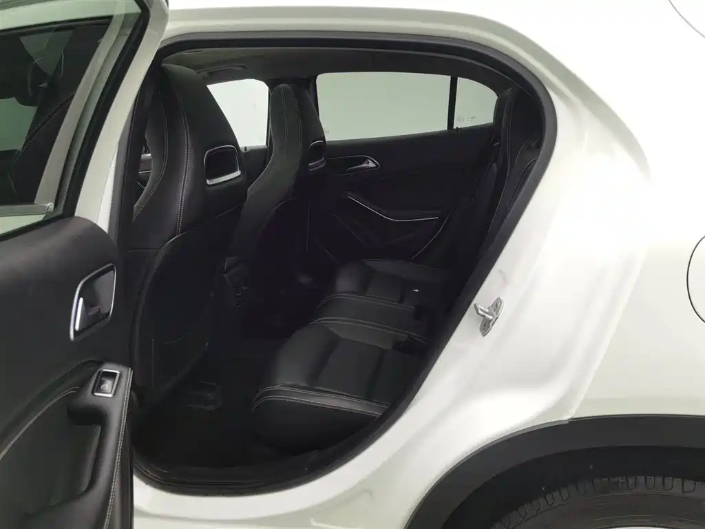 Mercedes-Benz GLA 2017 GLA 200 Dynamic фото 15