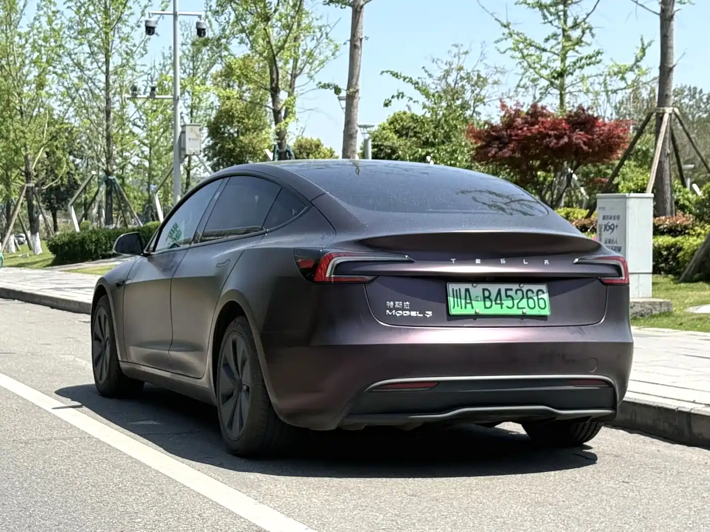 TESLA MODEL 3