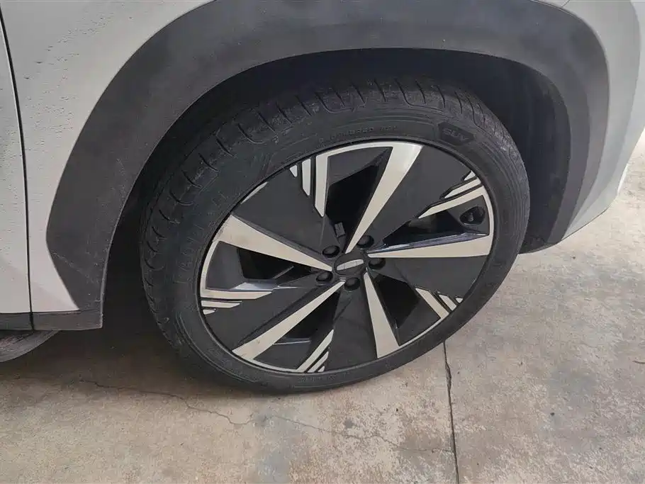 GEELY AUTOMOBILE BOYUE L