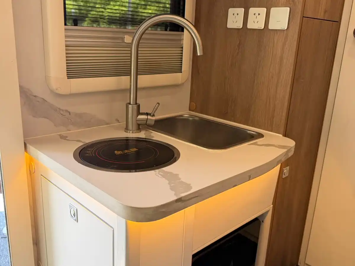 SAIC Maxus V100 RV 2022 Model 2.0T Life Home V100 Mountain Living Edition Longitudinal Bed фото 26
