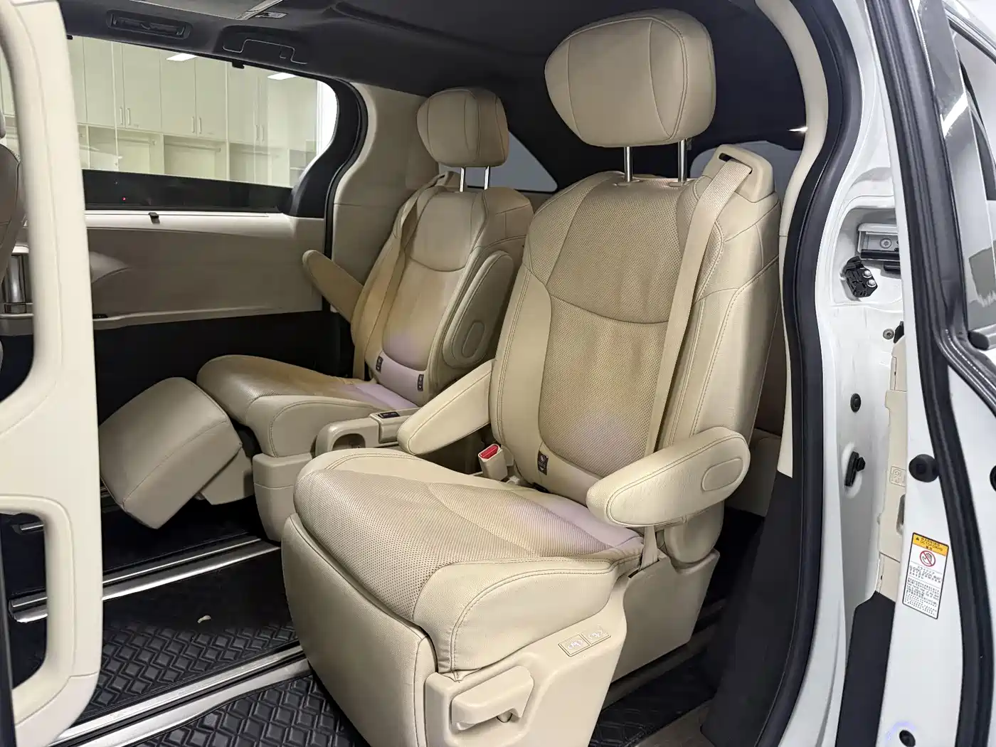 Toyota Sienna 2021 2.5L Hybrid Ultimate Edition фото 13