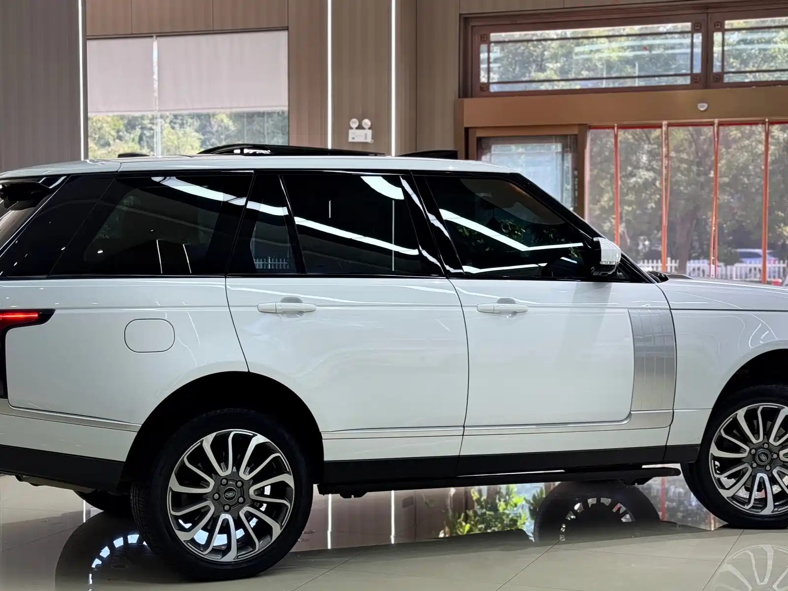 Фото 3 - Land Rover Range Rover