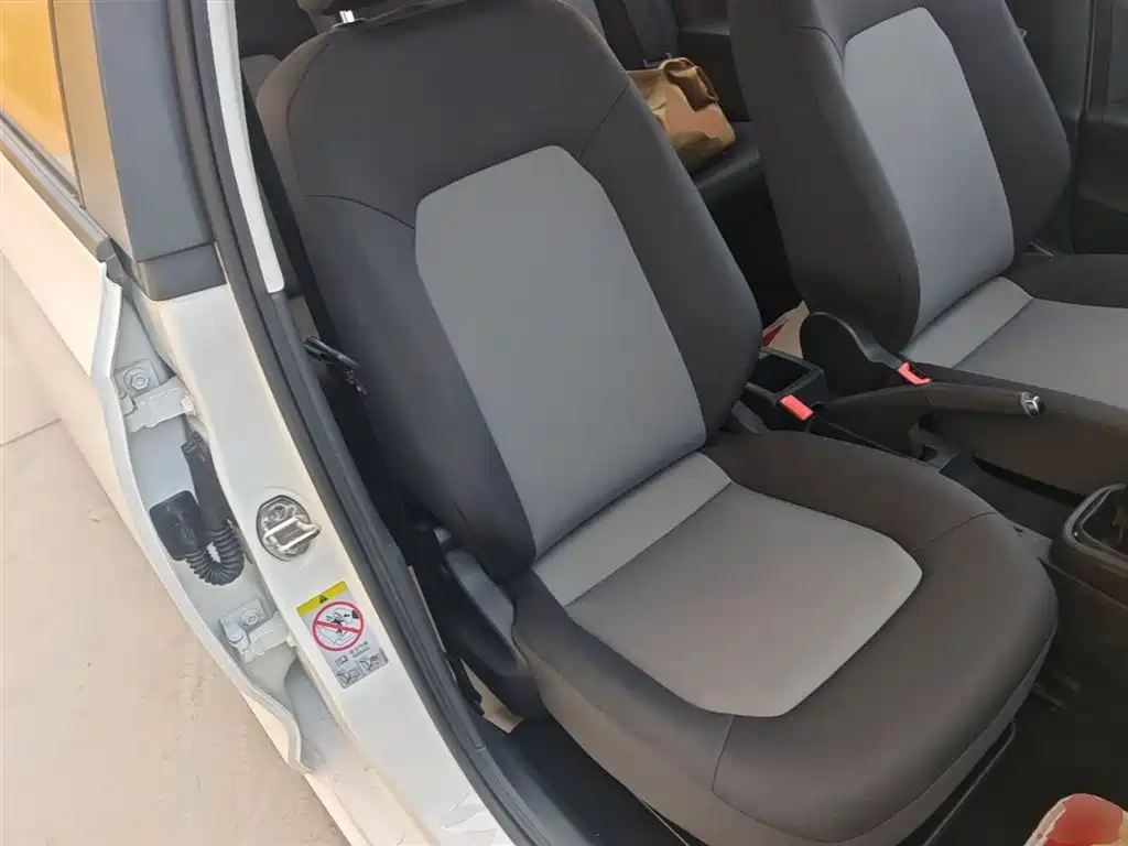 Škoda Rapid 2018 1.4L Manual Standard Edition фото 25