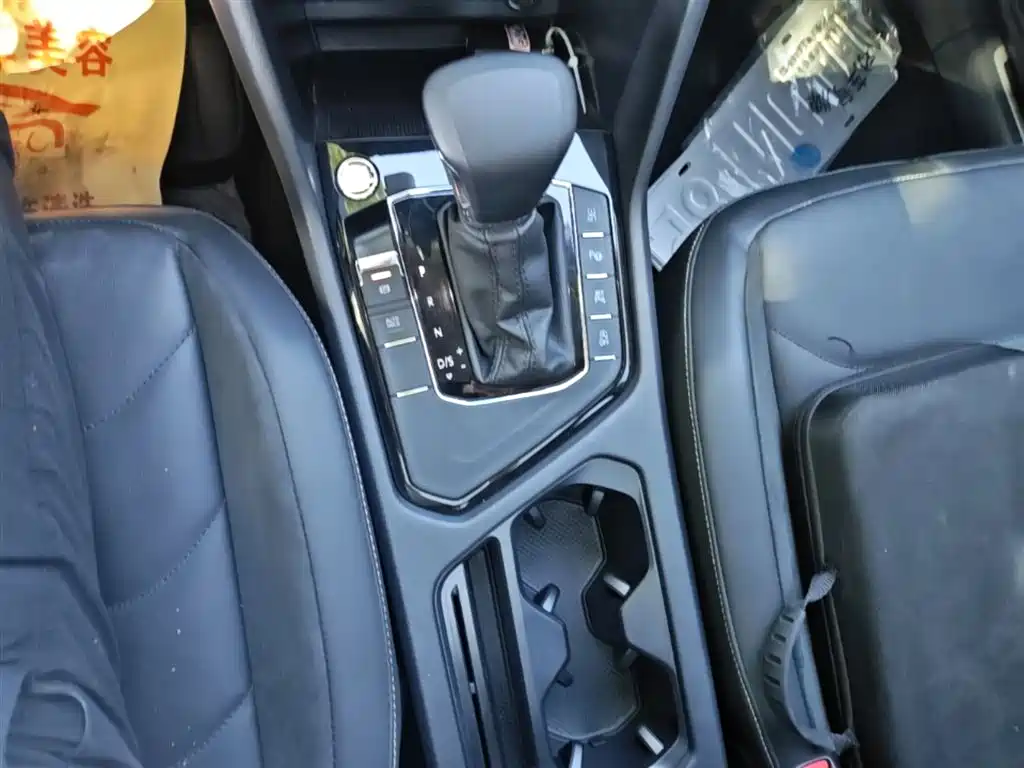Volkswagen Tiguan L 2021 330TSI Automatic 2WD R-Line Premium фото 14