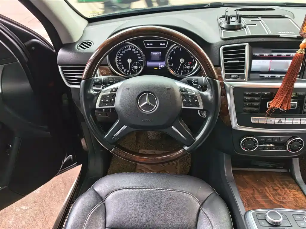 Mercedes-Benz M-Class 2014 ML 400 4MATIC Luxury фото 6