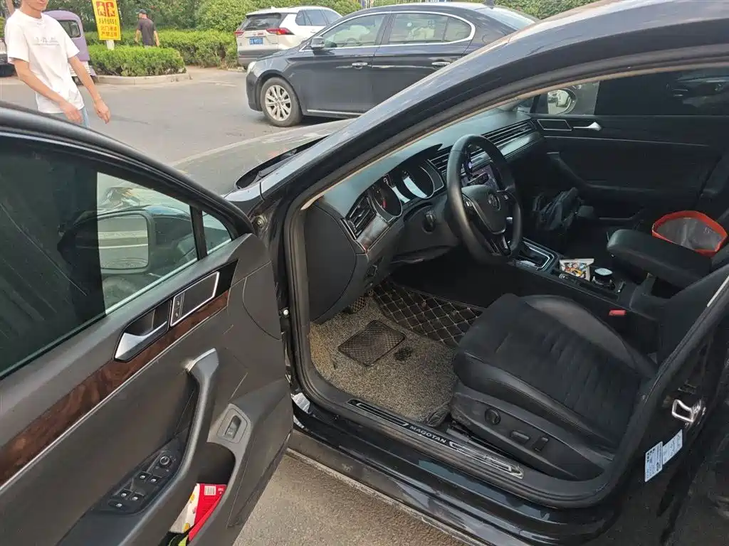Volkswagen Magotan 2018 330TSI DSG Luxury фото 17