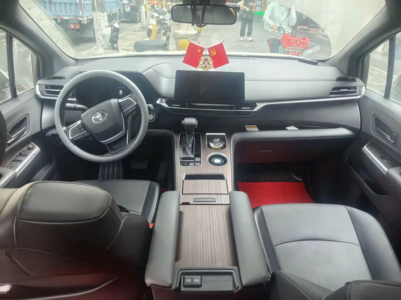Toyota Granvia 2025 2024 2.5L Hybrid Luxury