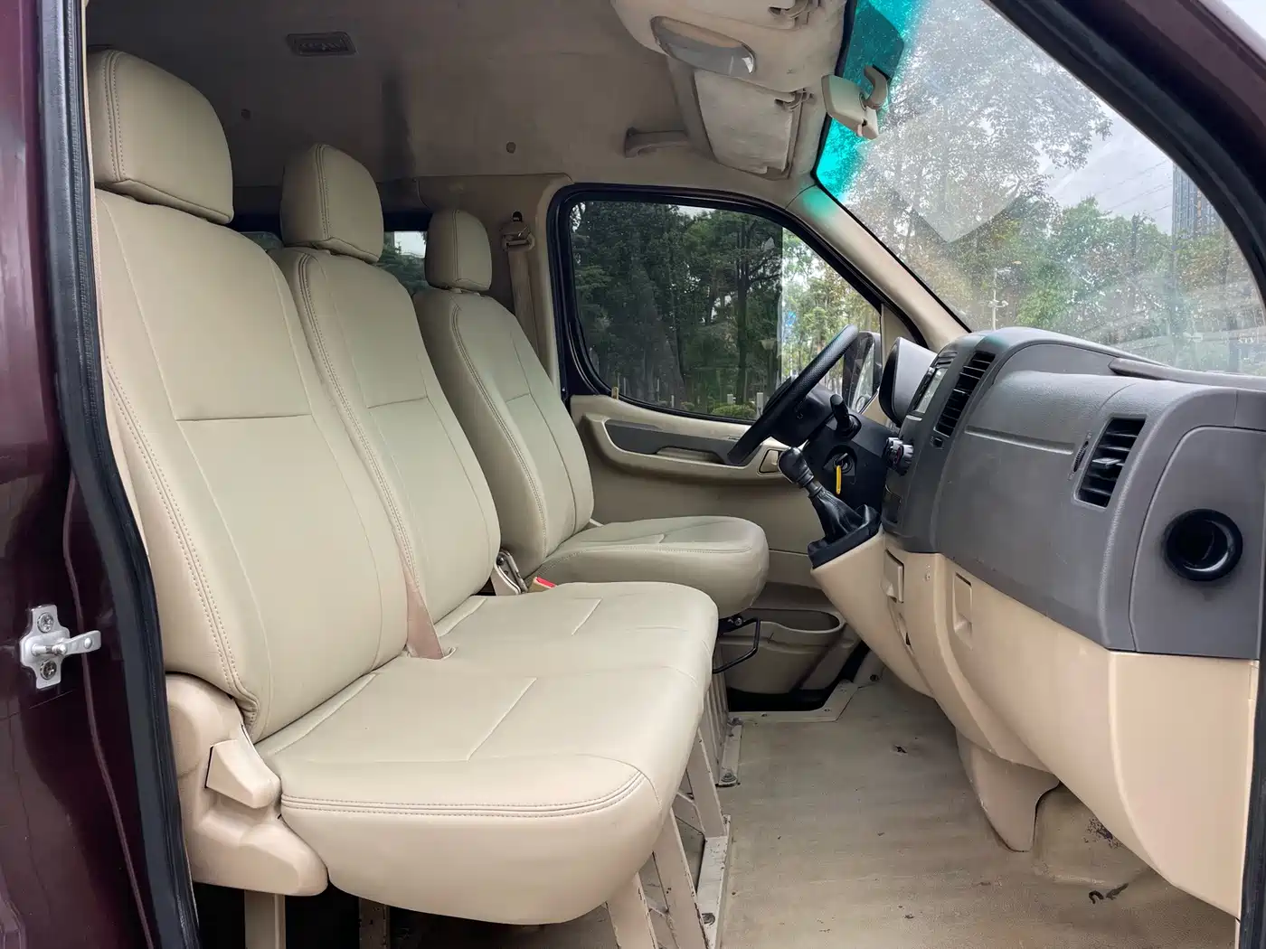 Dongfeng Yufeng Yufeng 2015 2016 2.5T Prestige Edition High-spec LWB High-roof China V ZD25