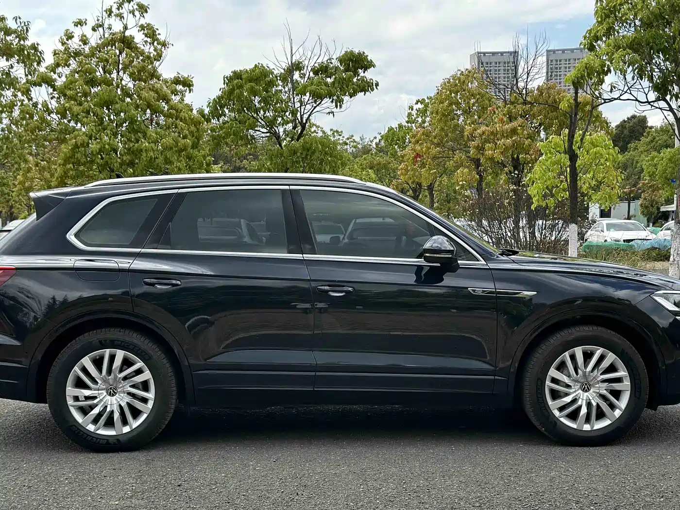 VOLKSWAGEN TOUAREG