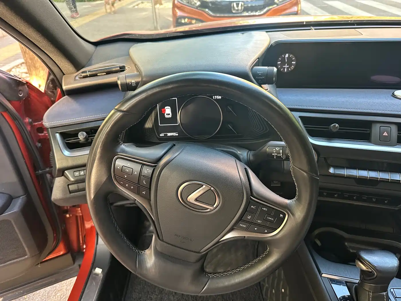 Lexus UX 2019 260h Explore & Enjoy Edition China V фото 6