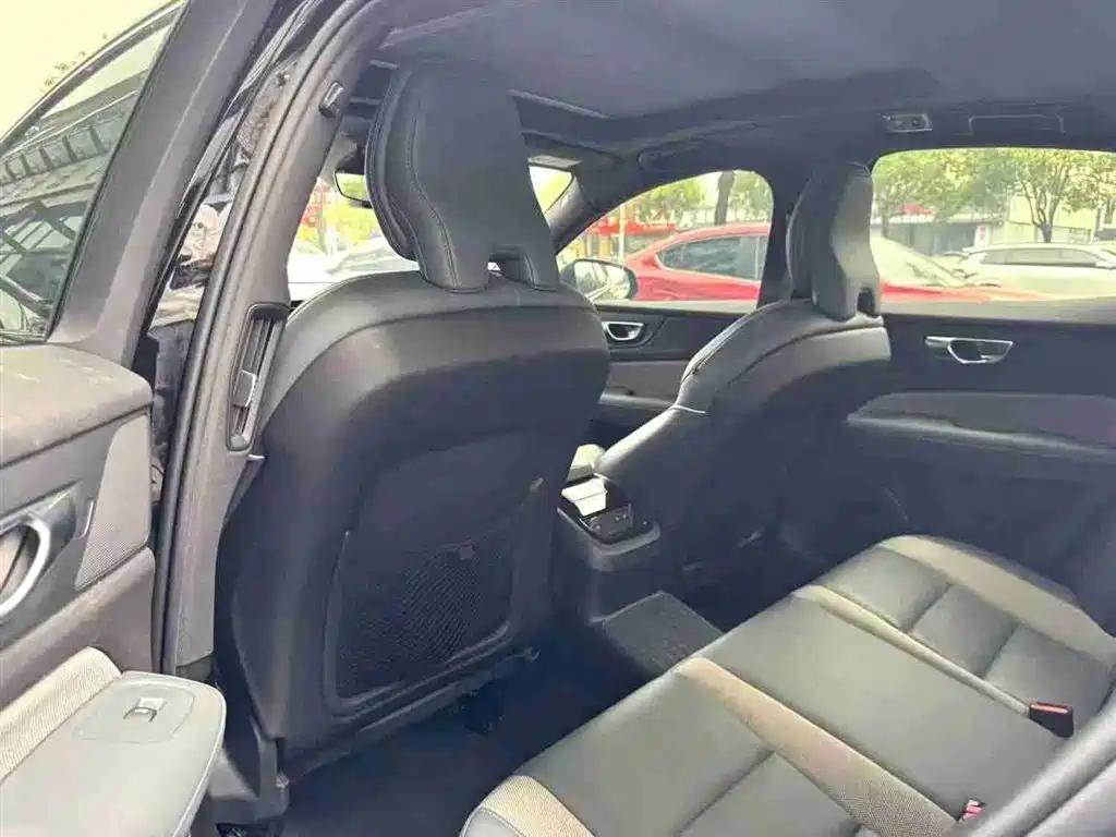 VOLVO S60 PLUG-IN HYBRID