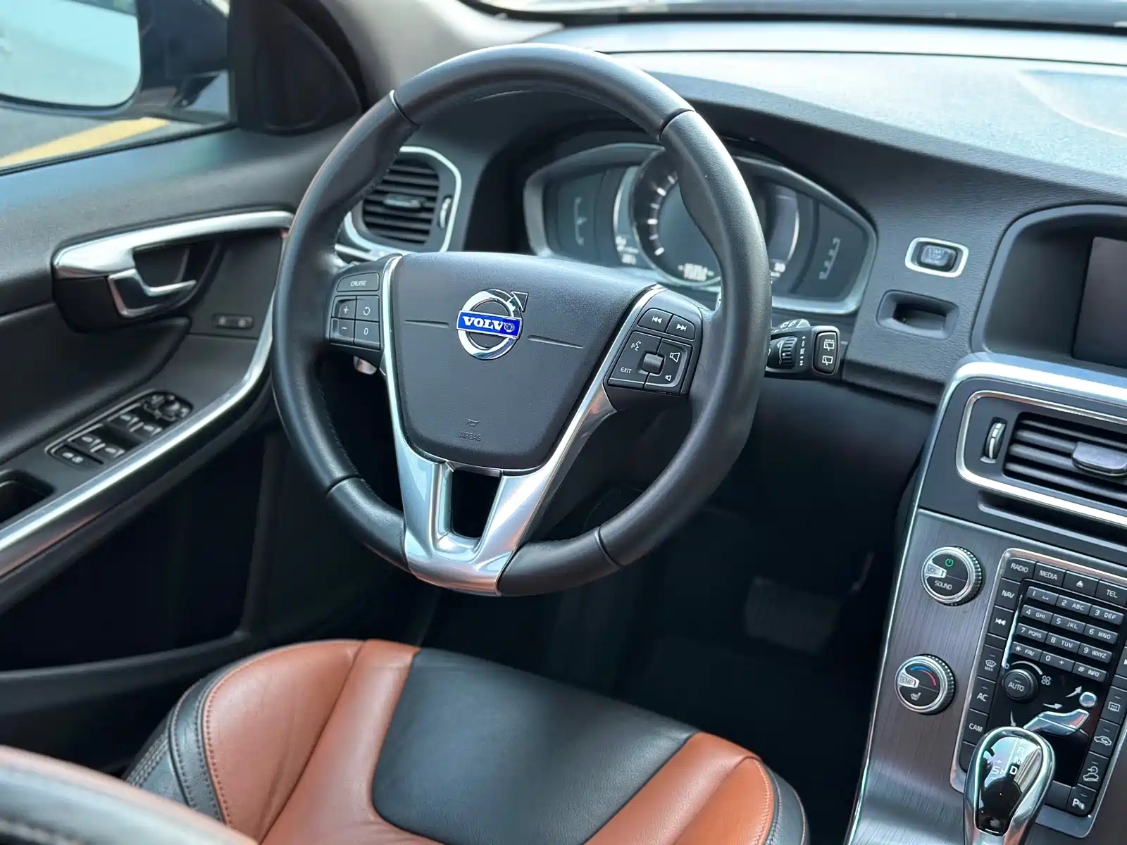 Фото 10 - Volvo V60