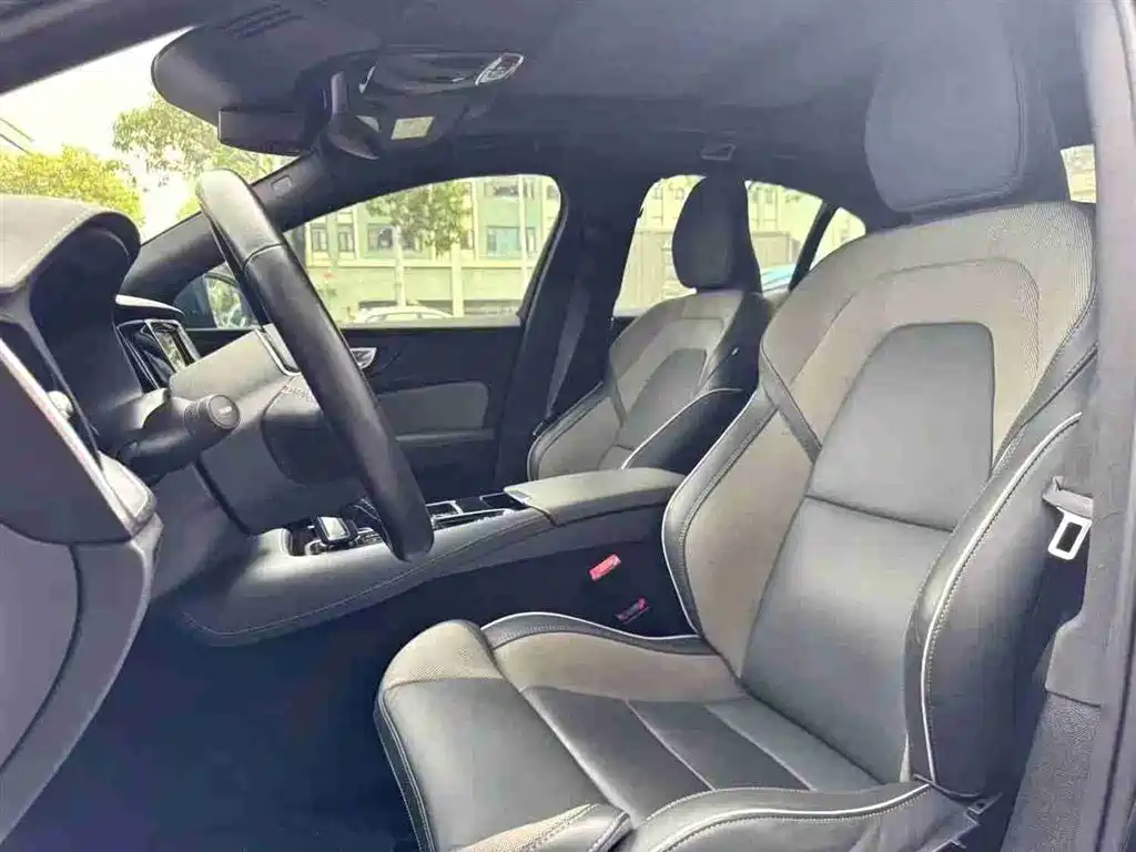 VOLVO S60 PLUG-IN HYBRID