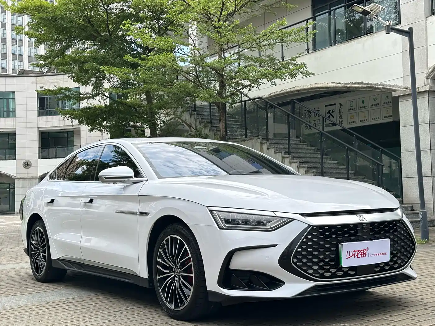 BYD Han 2022 DM-i 121KM Premium фото 3