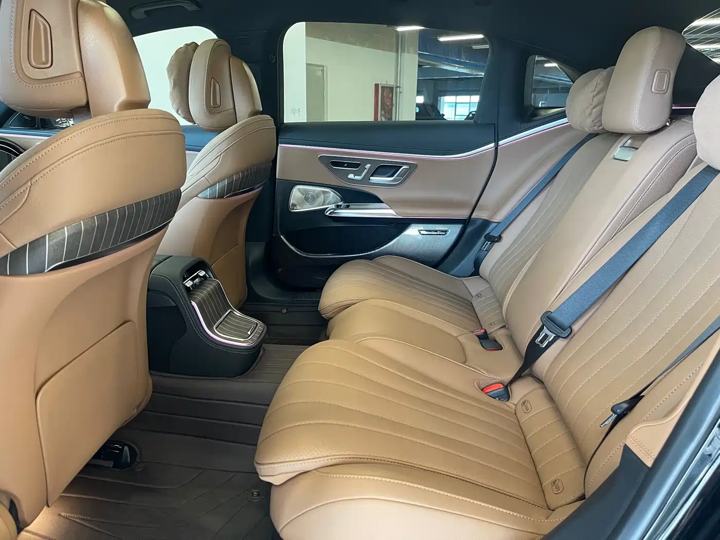 Mercedes-Benz E-Class 2025 E 300 L Luxury фото 8