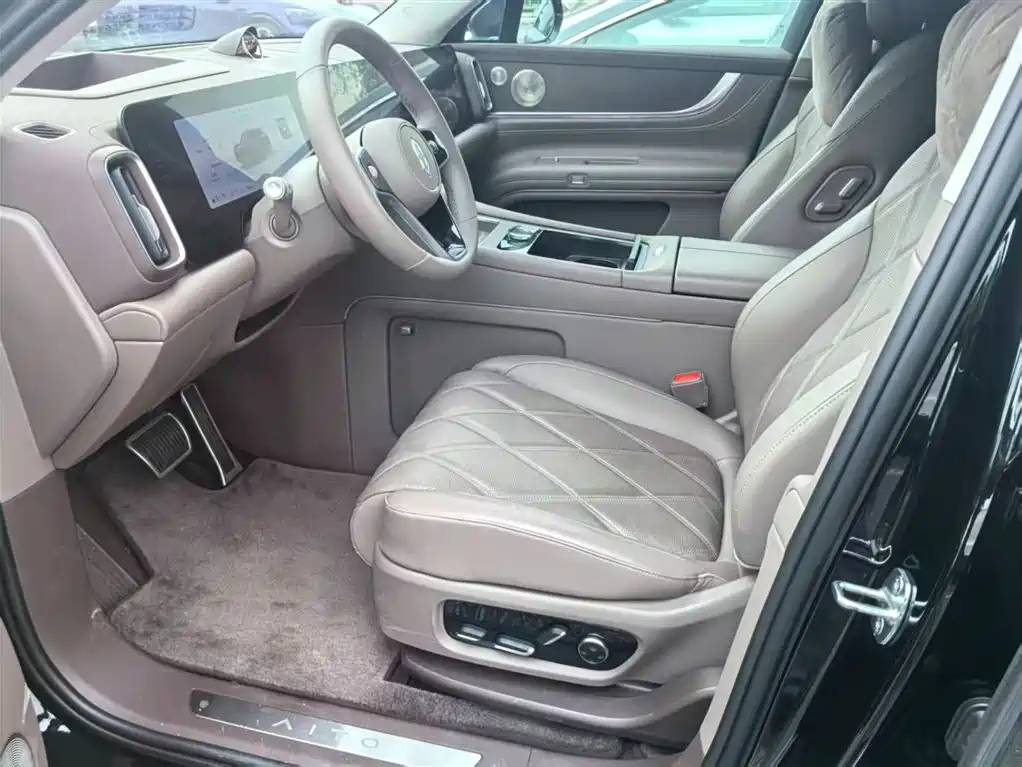 AITO Wenjie AITO M9 2025 Extended Range Ultra 52kWh 6-Seater фото 5