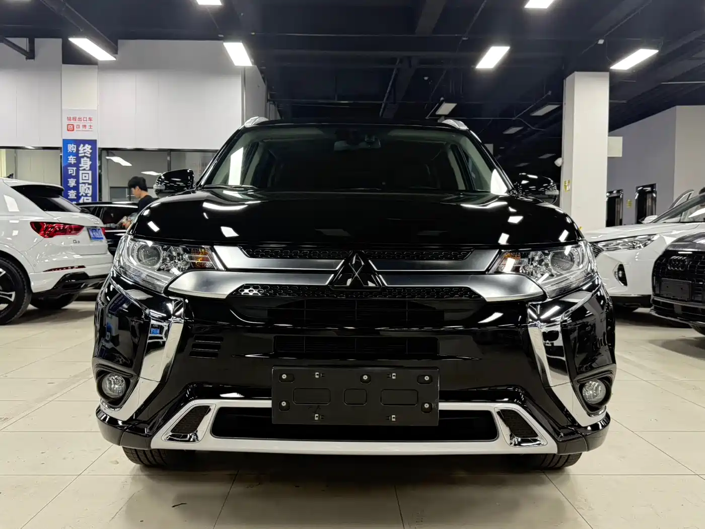 Mitsubishi Outlander 2021 Facelift 2.0L 2WD Premium Edition 5-Seater фото 3