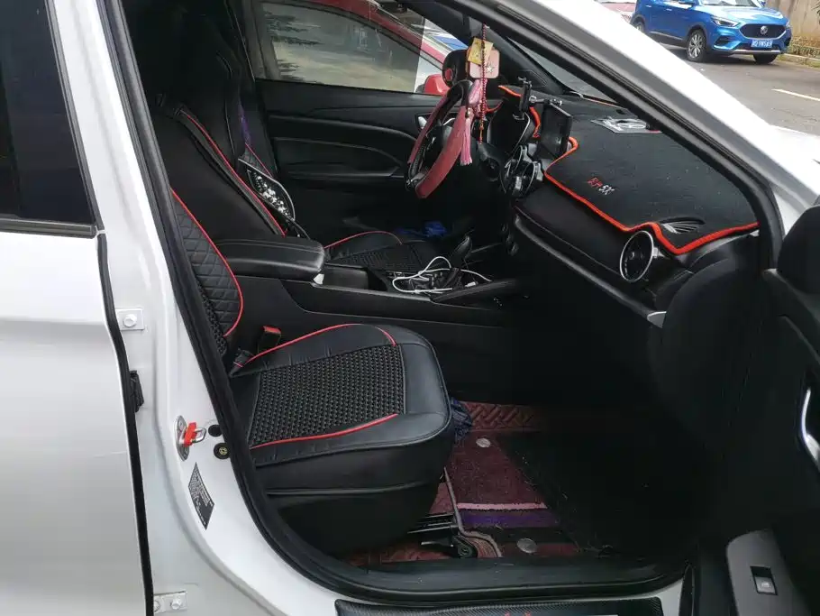 Dongfeng Fengguang Fengon 500 2021 2021 1.5L CVT Premium