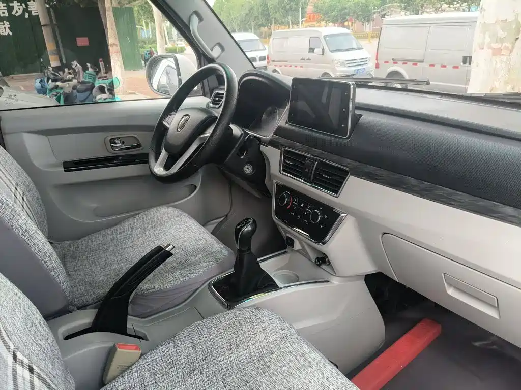 Jinbei New Hiace S 2023 2023 1.5L Fortune Van 2/5-seater AC Version SWC15M